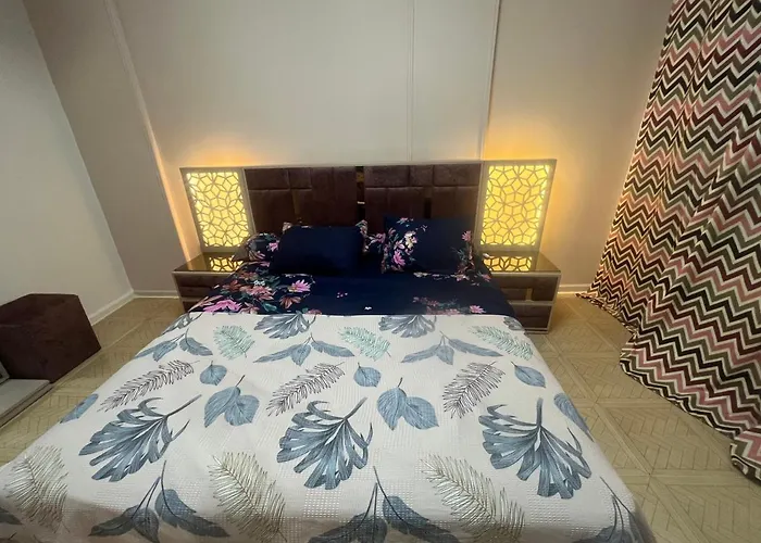 شقه مفروشه فرش فندقى فاخر غرفتين مكيفه بالكامل بجوار فندق راديسون بالقرب من مطار القاهره Fully Furnished Flat In Heliopolis Sheraton District Closed Raddison Blue Hotel And Cairo Airport