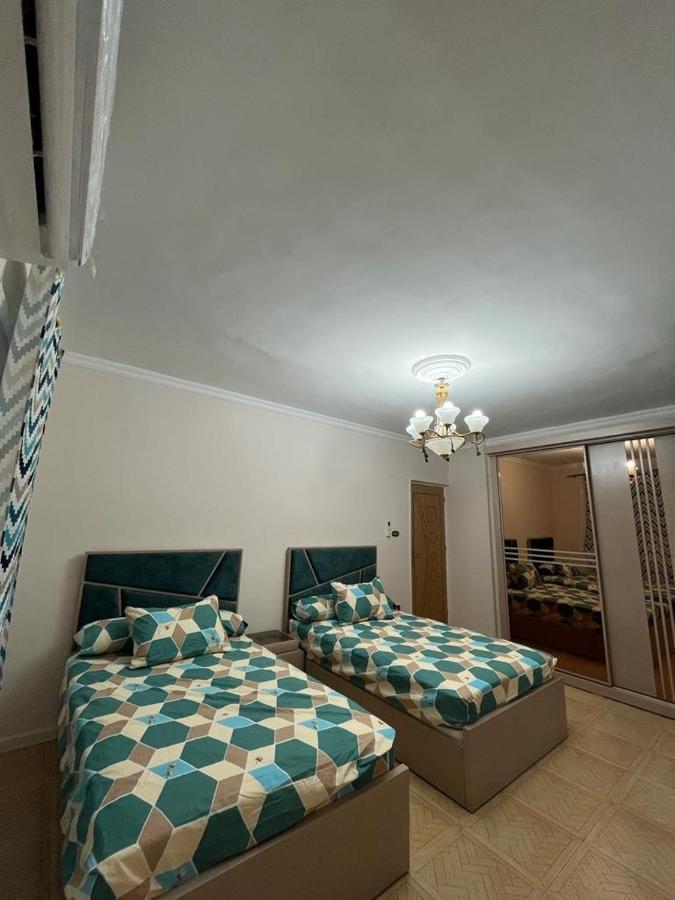 Apartment Radisson-adjacent Luxury Furnished Apartment: Airport Proximity
