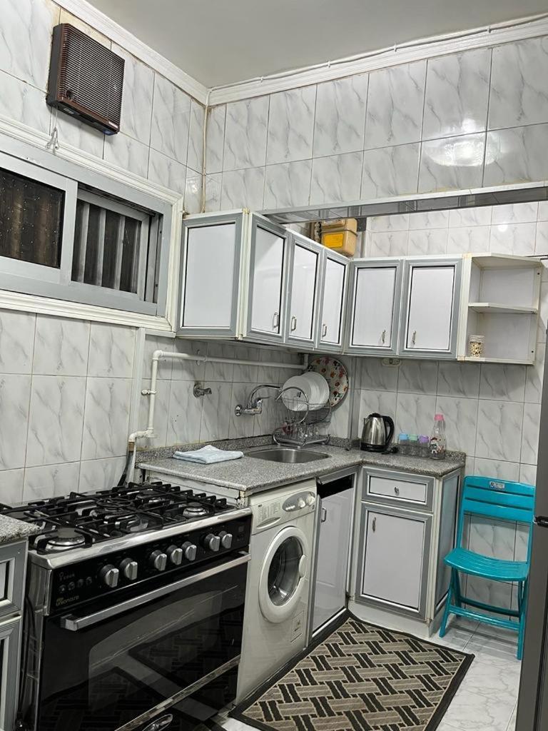 Radisson-adjacent Luxury Furnished Apartment: Airport Proximity