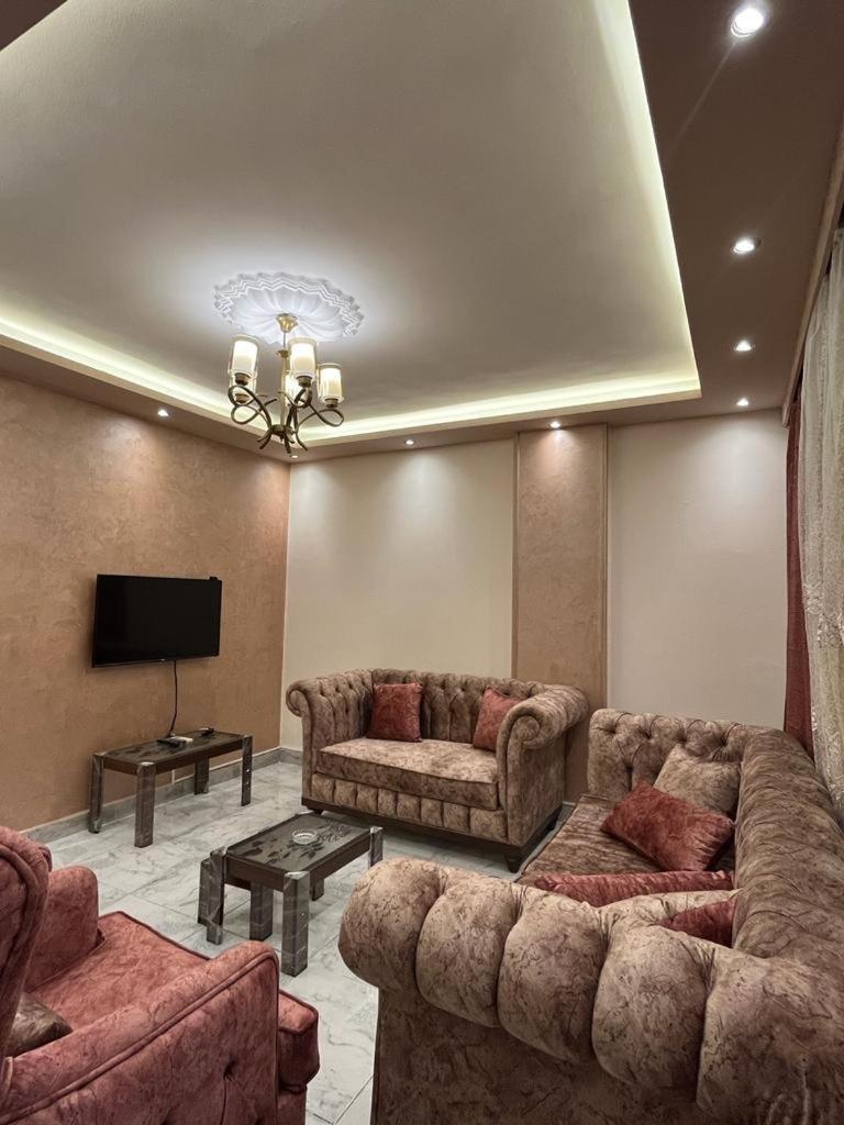 شقه مفروشه فرش فندقى فاخر غرفتين مكيفه بالكامل بجوار راديسون بالقرب من مطار القاهره Fully Furnished Flat In Heliopolis Sheraton District Closed Raddison Blue And Airport Apartment Kairo
